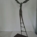 une femme échelle avec des ailes - Christiane Erard