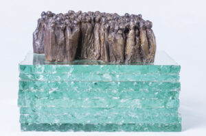 Foule en forme de croix prête à accueillir le Christ/Christiane Erard