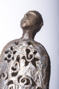 Être de lumière de bronze avec éclairage de l'intérieur